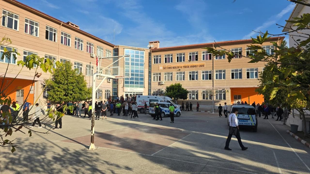 Manisa'da Okul Çevresindeki Saldırıda Yaralanan Öğrencilerin Sağlık Durumu Açıklandı