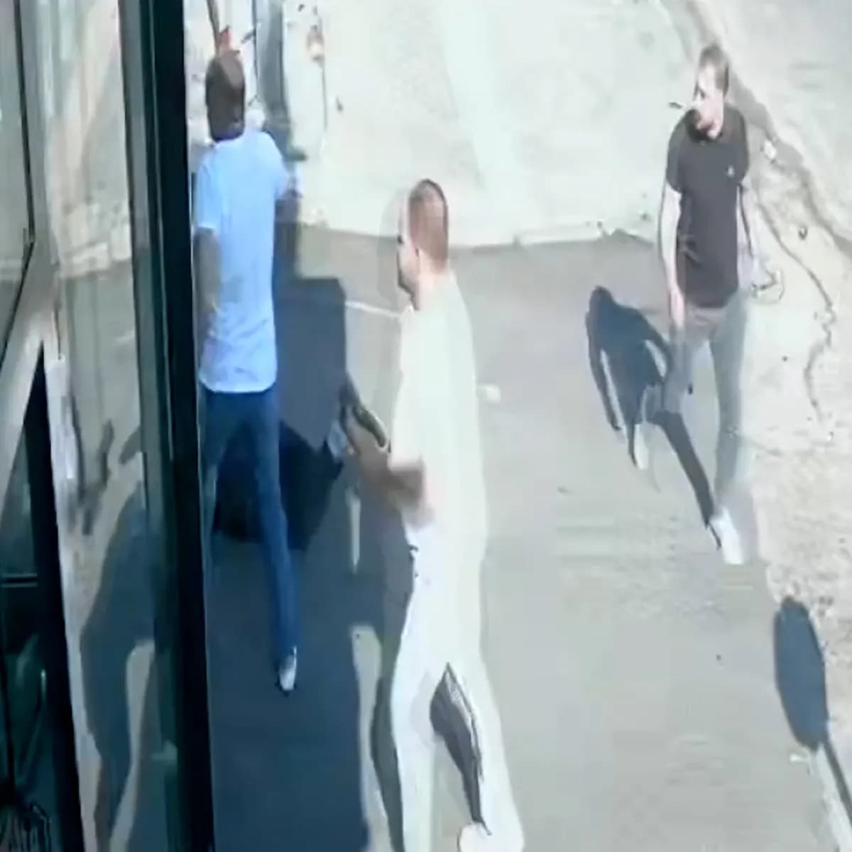 Bursa'da Eşiyle Yürürken Silahlı Saldırıya Uğradı: Dehşet Anları Kamerada